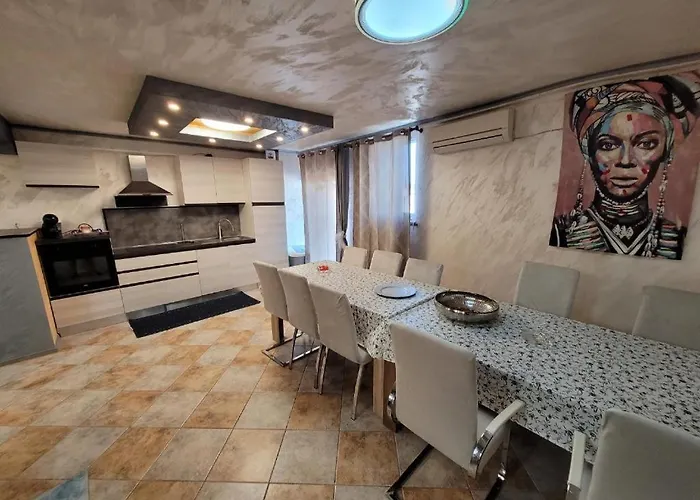 Monterosso With Parking Space 아파트