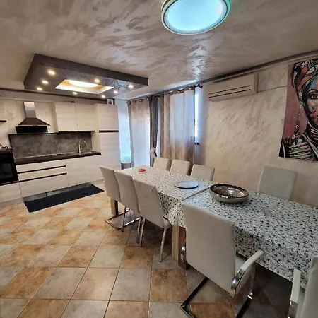 Monterosso With Parking Space 아파트